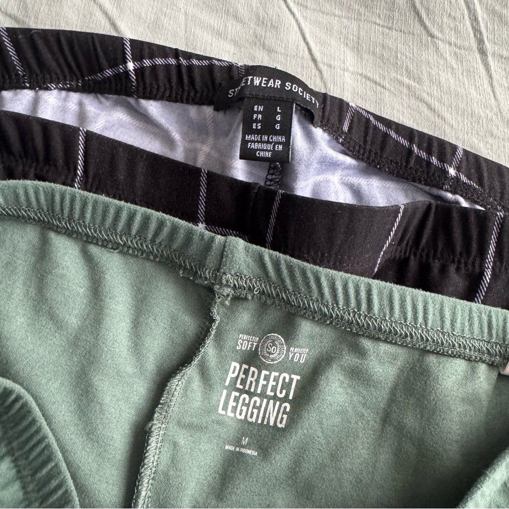 Bundle of two leggings sage green leggings black and white windowpain leggings - Picture 7 of 7